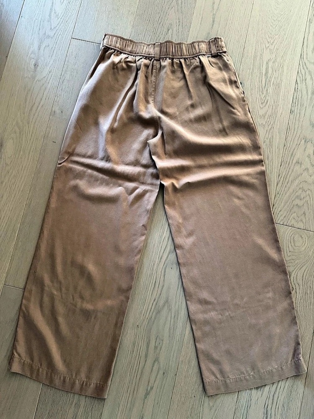 Vuori Trestles Twill Wideleg Pant Tan New without tags. Medium